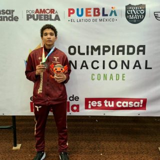 Edgar Zúñiga Cedillo medalla de plata🥈 en CONADE 2026 en la disciplina de Karate🥋

En el Centro Expositor de Puebla se realizó la Olimpiada Nacional y nuestro alumno Edgar formó parte de la Selección de Tamaulipas en el equipo de Kata Cadete 14-15 que lograron obtener segundo lugar🥈.

Felicitamos y reconocemos el esfuerzo y dedicación de Edgar, que los éxitos sigan y se cosechen muchas más experiencias y momentos de aprendizaje y crecimiento, eres #orgulloFelix

Felicidades a todo el equipo representativo de Tamaulipas, entrenadores y sus familias. ¡Enhorabuena!✨

#SomosFélix #Secundaria #FomentandoElDeporte
