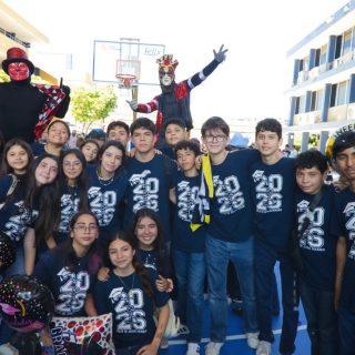 Último pase de lista de tercero de secundaria 2026🧑🏻‍🎓👩🏻‍🎓💙

Cerrar un ciclo es tomar una última foto, dar un fuerte abrazo a un gran amigo, agradecer a tus maestros que te vieron crecer… es entre lágrimas sonreír por un gran logro conseguido y la nostalgia maravillosa que se siente al culminar… gratitud a cada familia que ha estado detrás de nuestros jóvenes y que nos dieron su confianza💙 y a cada graduado que engrandeció nuestras aulas🙌🏻… 

Felicidades Graduados GEN 2023-2026🎓

#porsiemprefelix #secundaria #graduados