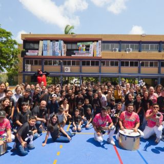 Último dia en las aulas GEN 2020-2026 #Primaria 🎓 

Iniciaron llenos de retos y desafíos;  tomar su primer año de primaria a distancia, reencontrar su espacio en nuevos salones con el cambio de sección, ser nativos digitales y estrechar lazos con amigos y maestros, todo esto mientras descubrían al niño(a) que fue creciendo. 

¡Hoy se gradúan con mucho orgullo nuestros alumnos listos para el siguiente paso!🧑🏻‍🎓👩🏻‍🎓

Abrazos, risas, firmas, fotos, música y familia, así se vivió el último pase de lista graduados 2026. Sin duda en primaria los vamos a extrañar!! 

Les deseamos todo el éxito 🙌🏻💙

#SomosFélix #Graduación #Primaria