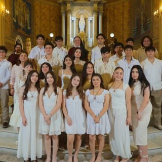 Compartimos momentos que vivieron nuestros alumnos de preparatoria que recibieron el Sacramento de la Confirmación 🕊️

Como Católicos, en el Sacramento de Confirmación fortalecemos nuestra fe con le efusión especial del Espíritu Santo, permitan que siempre sea Él quien guíe sus pasos 🙏🏻